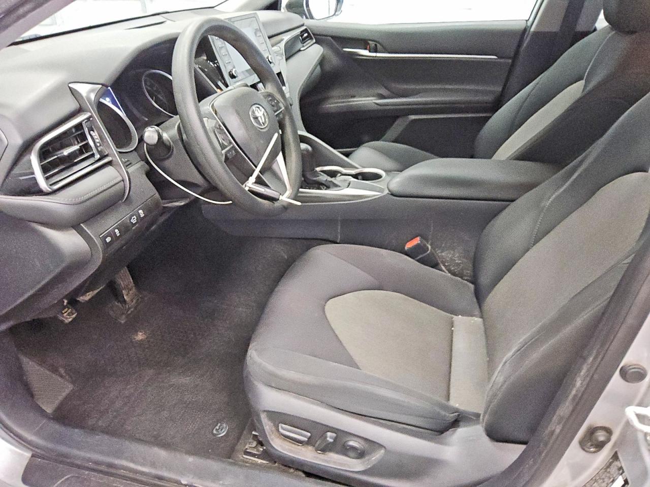 2021 TOYOTA CAMRY LE photo 7