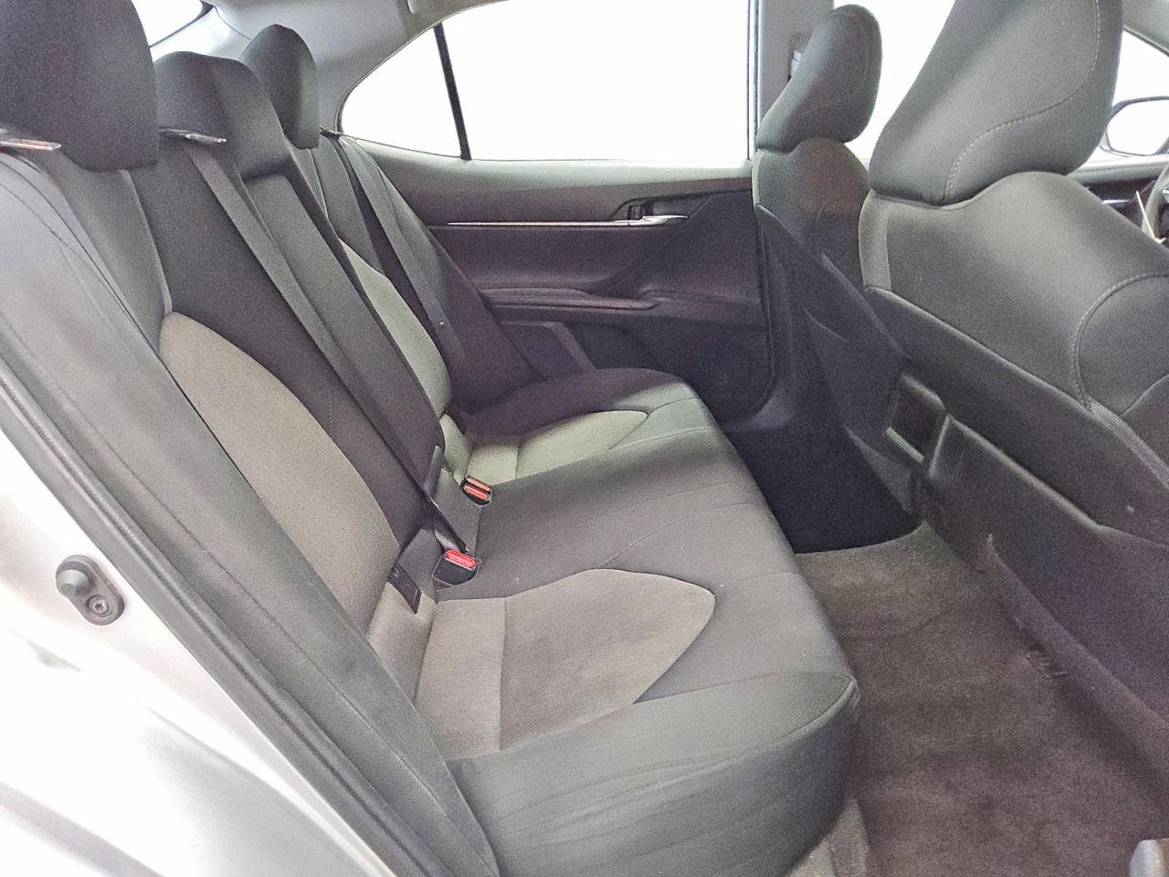 2021 TOYOTA CAMRY LE photo 10