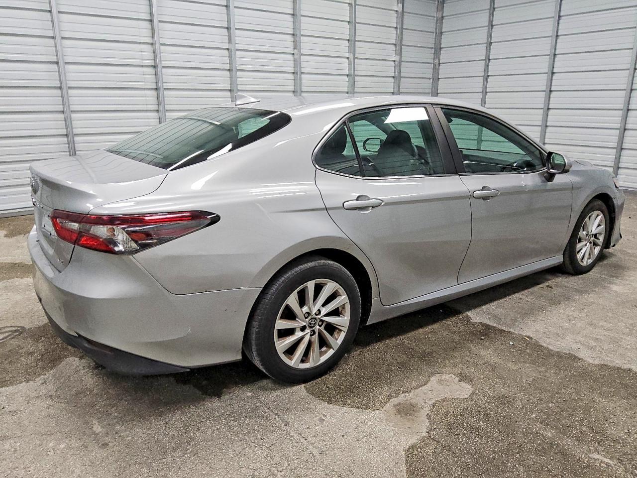 2021 TOYOTA CAMRY LE photo 3