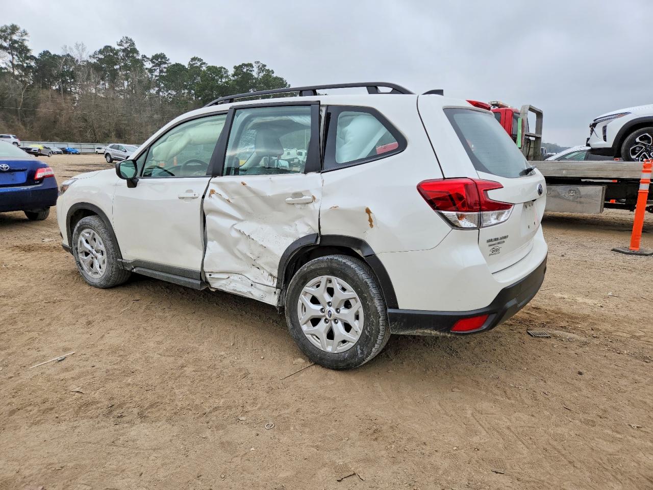 2024 SUBARU FORESTER photo 3