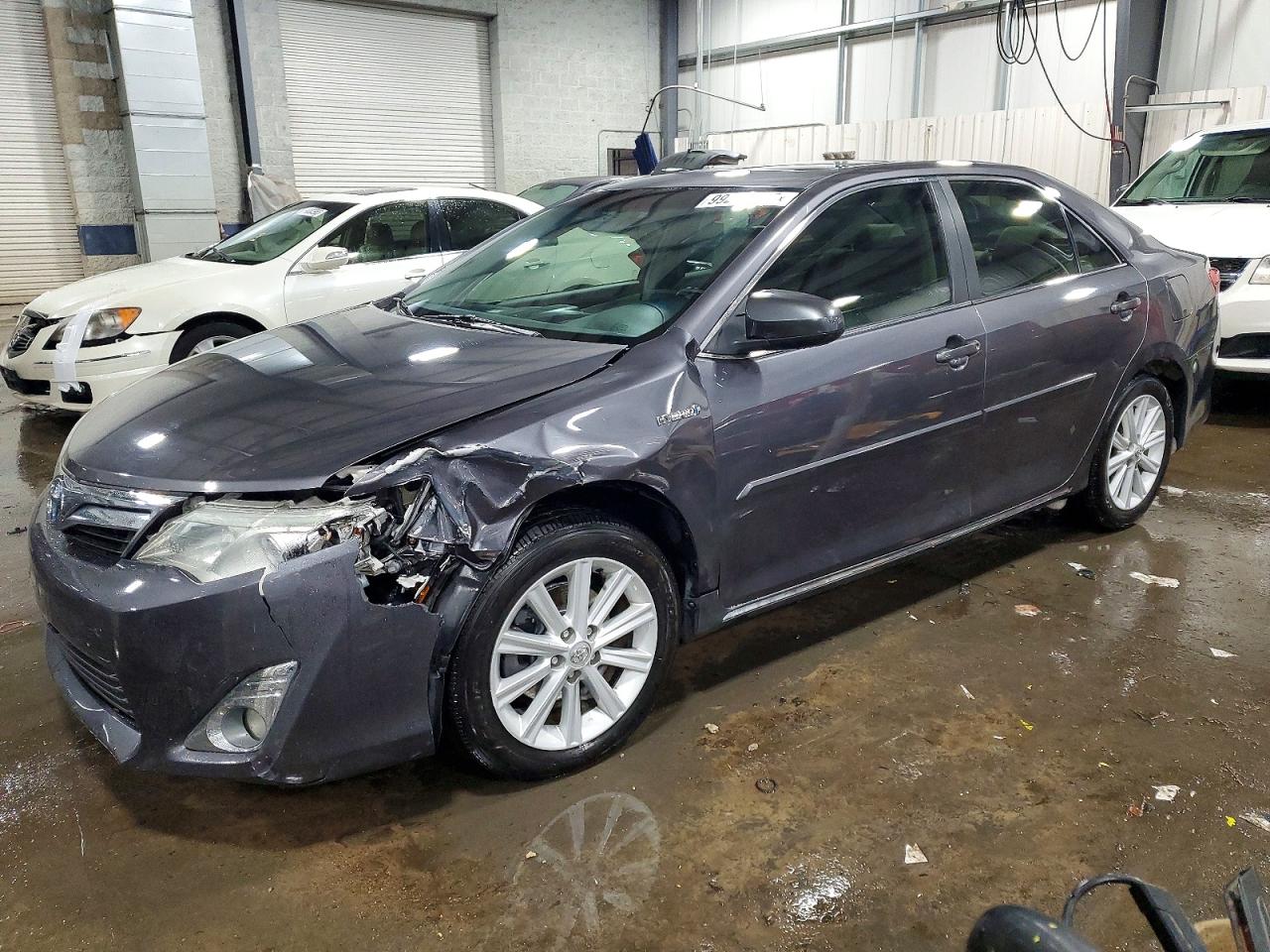 2014 TOYOTA CAMRY