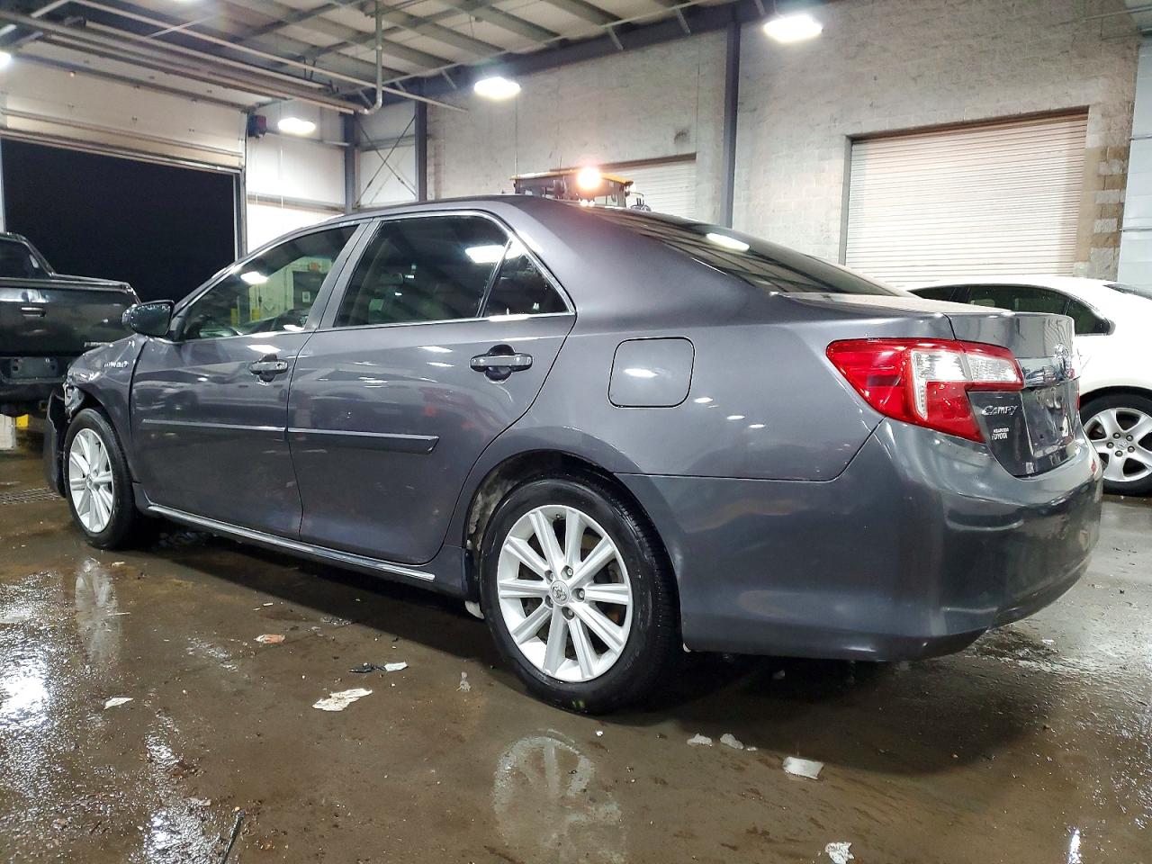 2014 TOYOTA CAMRY HYBRID photo 2