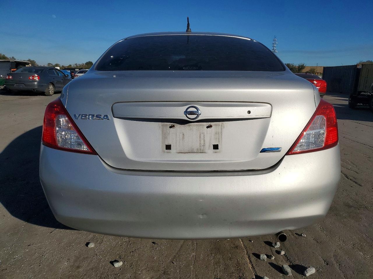 2012 NISSAN VERSA S photo 6