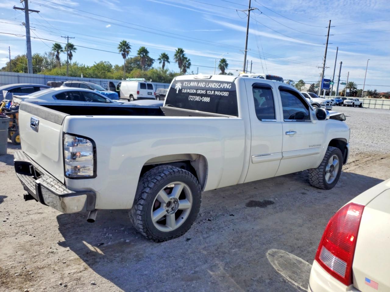2010 CHEVROLET SILVERADO C1500 LT photo 3