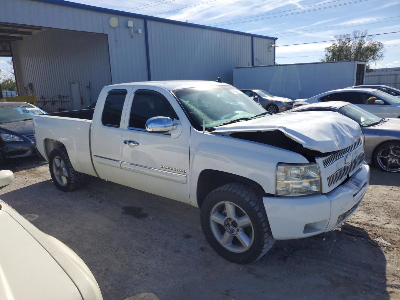 2010 CHEVROLET SILVERADO C1500 LT photo 4