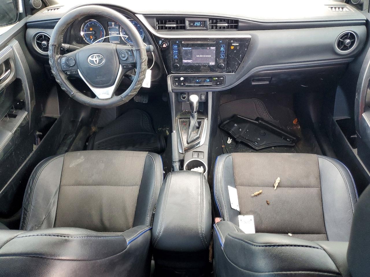 2017 TOYOTA COROLLA SE photo 8