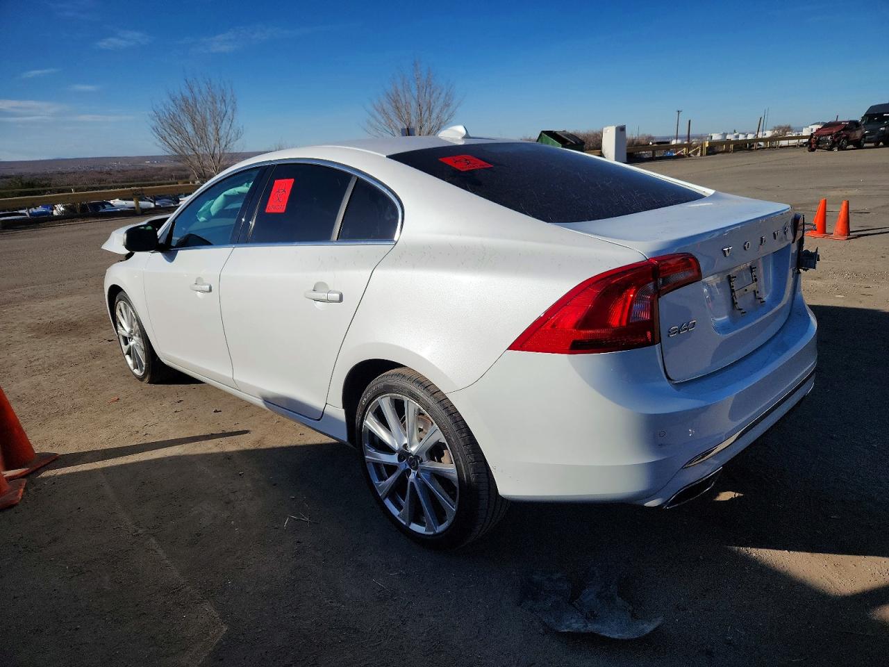 2017 VOLVO S60 PLATINUM photo 3