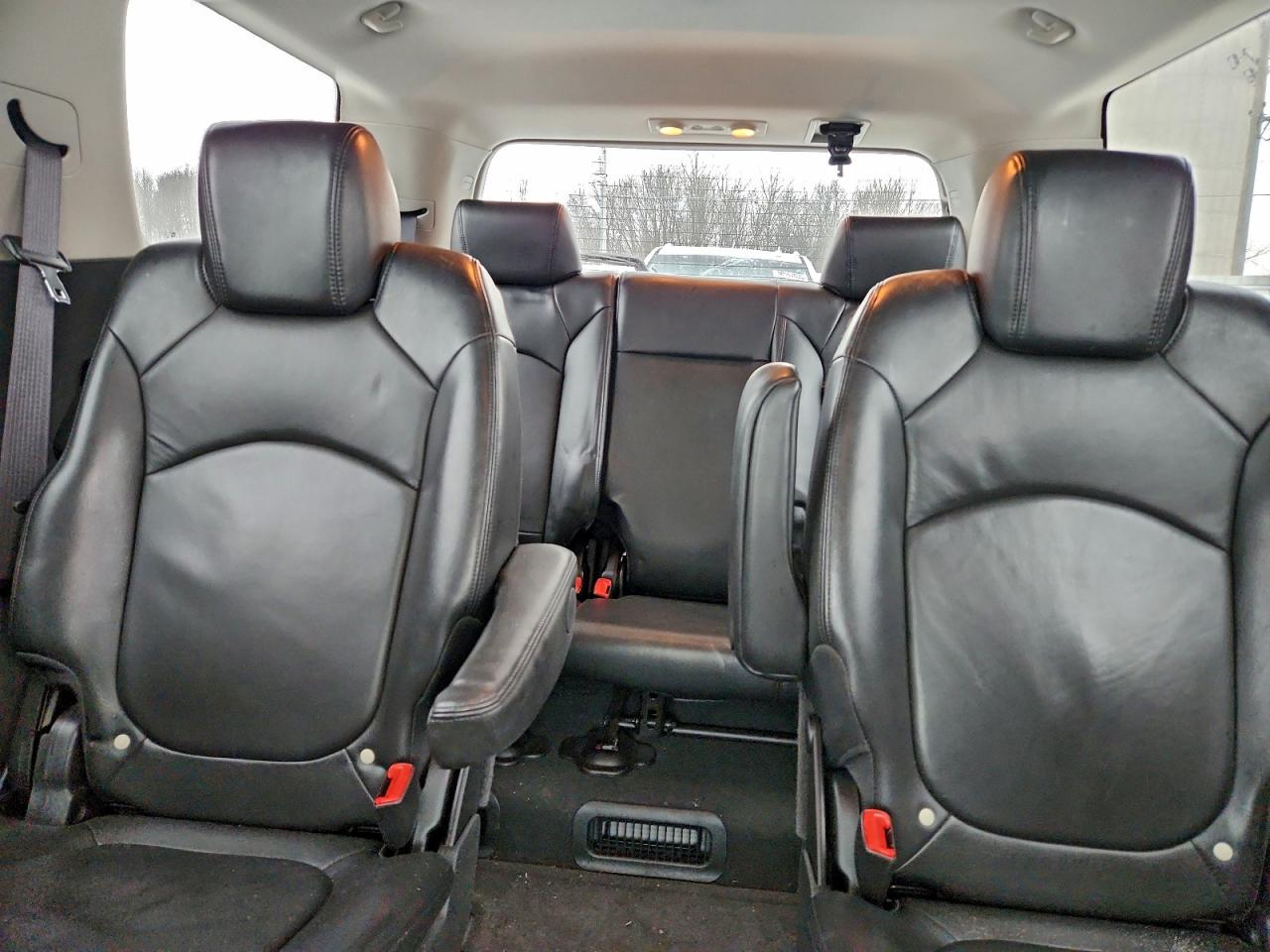 2007 SATURN OUTLOOK XR photo 10