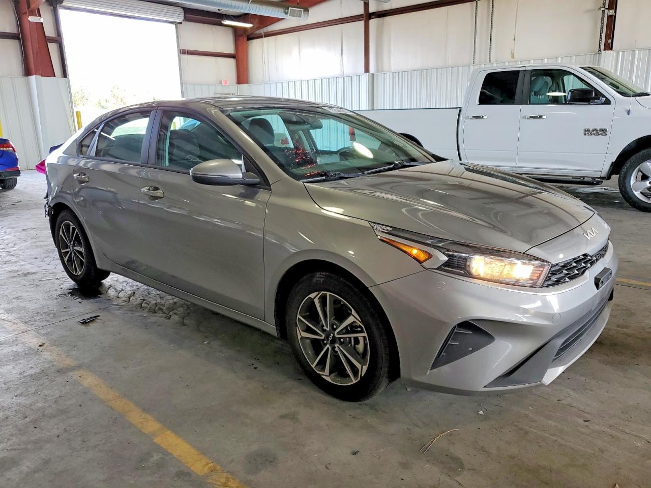 2023 KIA FORTE LX photo 4
