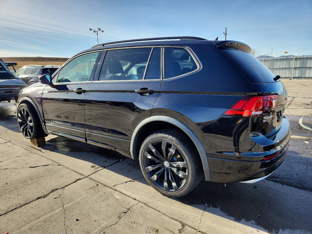 2020 VOLKSWAGEN TIGUAN SE photo 2