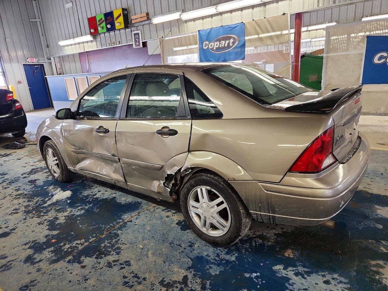 2004 FORD FOCUS SE COMFORT photo 2