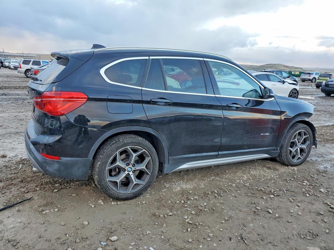 2016 BMW X1 XDRIVE28I photo 3
