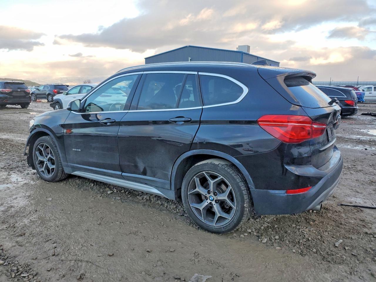 2016 BMW X1 XDRIVE28I photo 2