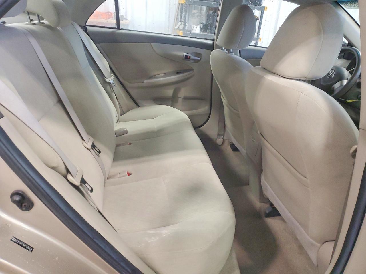 2010 TOYOTA COROLLA LE photo 10