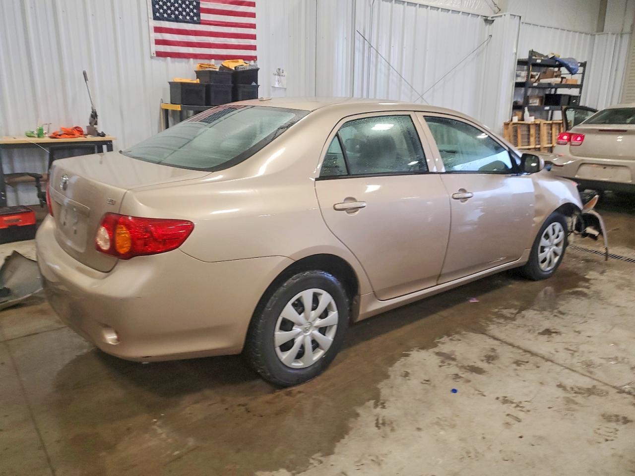 2010 TOYOTA COROLLA LE photo 3