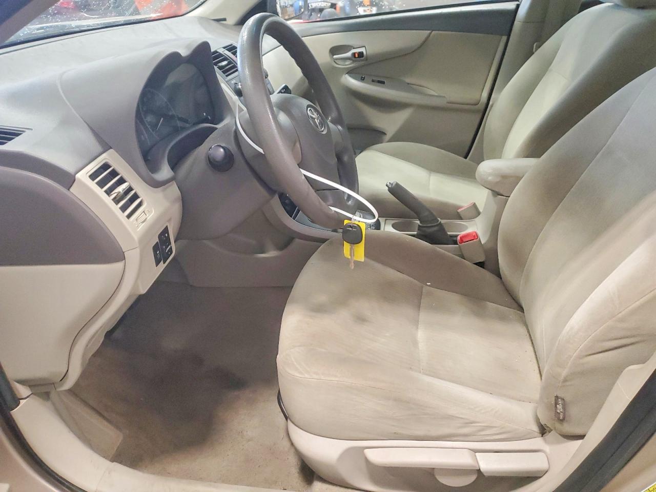 2010 TOYOTA COROLLA LE photo 7
