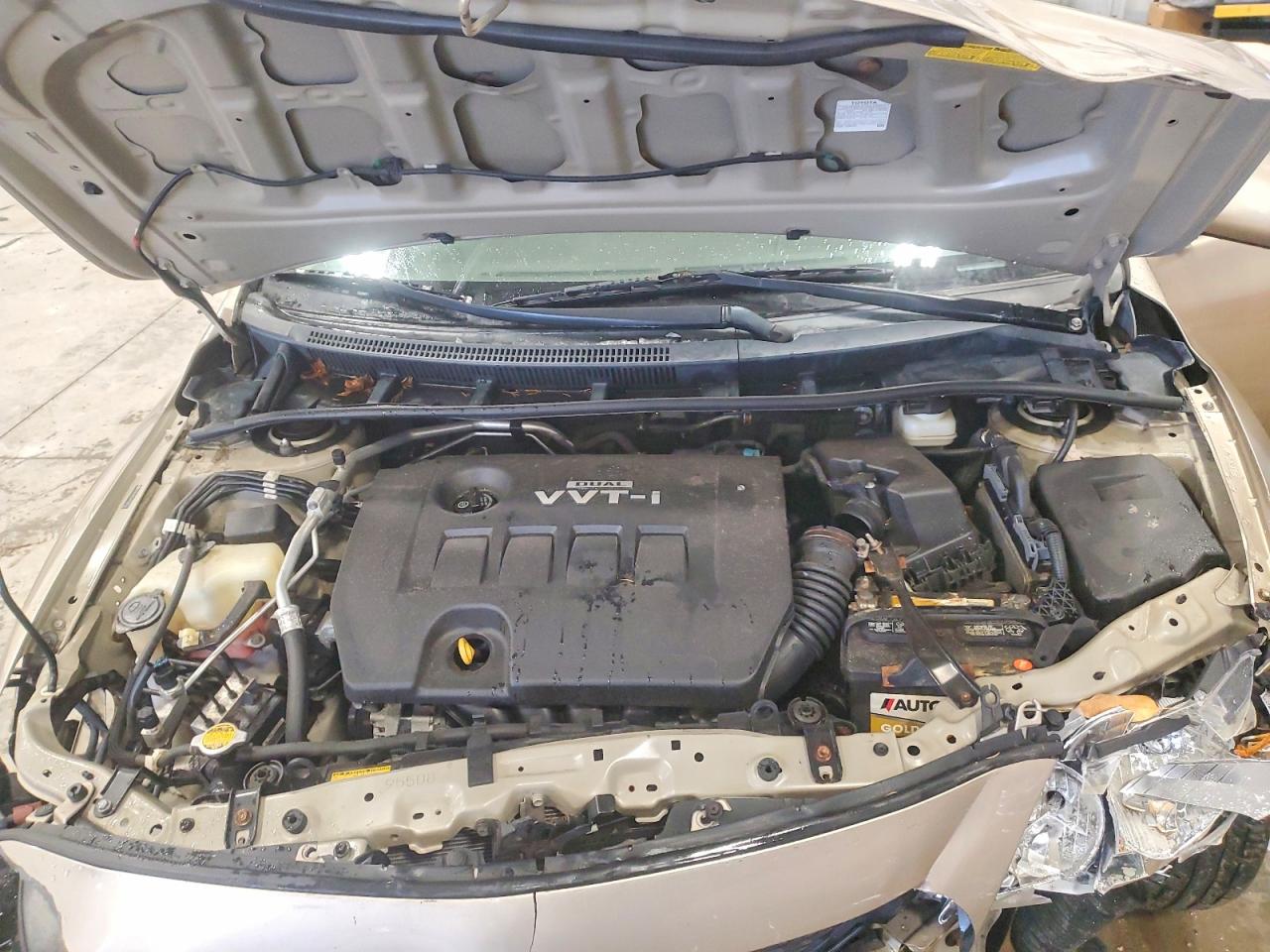 2010 TOYOTA COROLLA LE photo 11