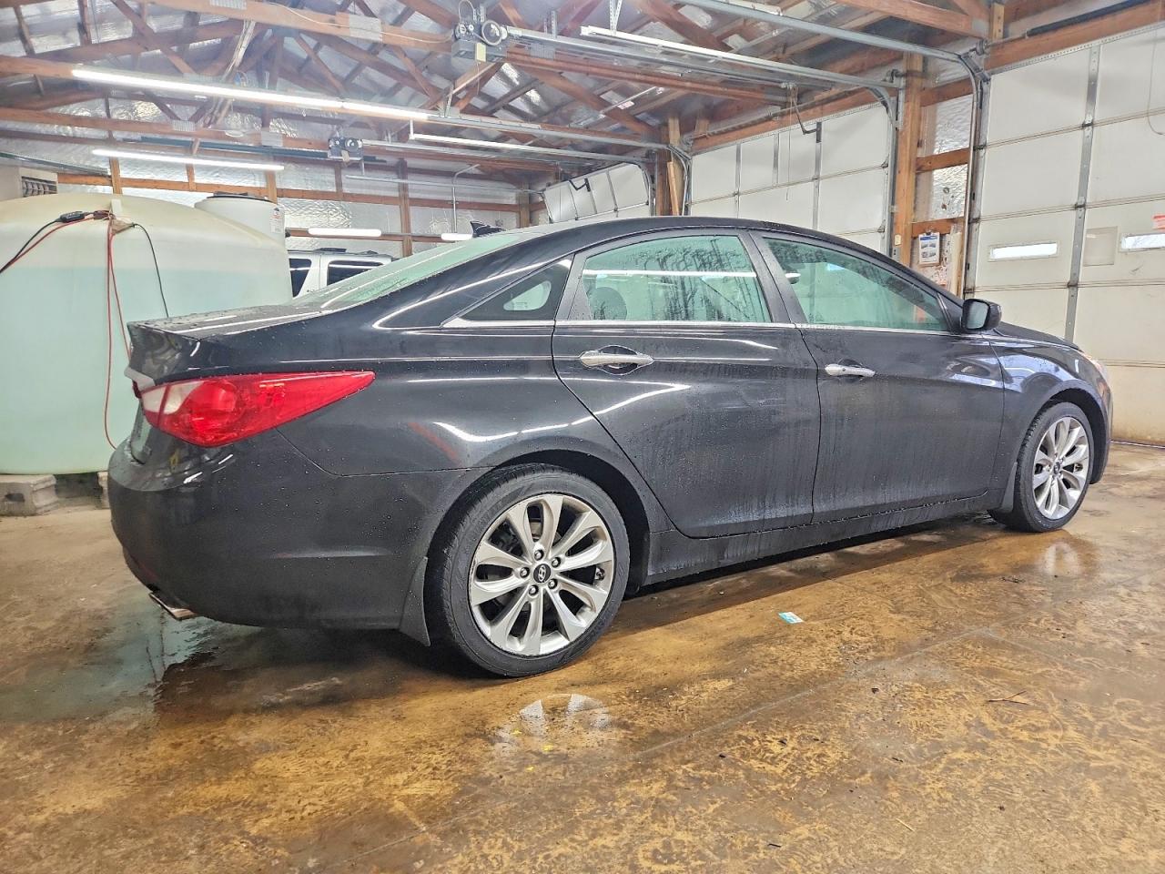 2013 HYUNDAI SONATA SE photo 3