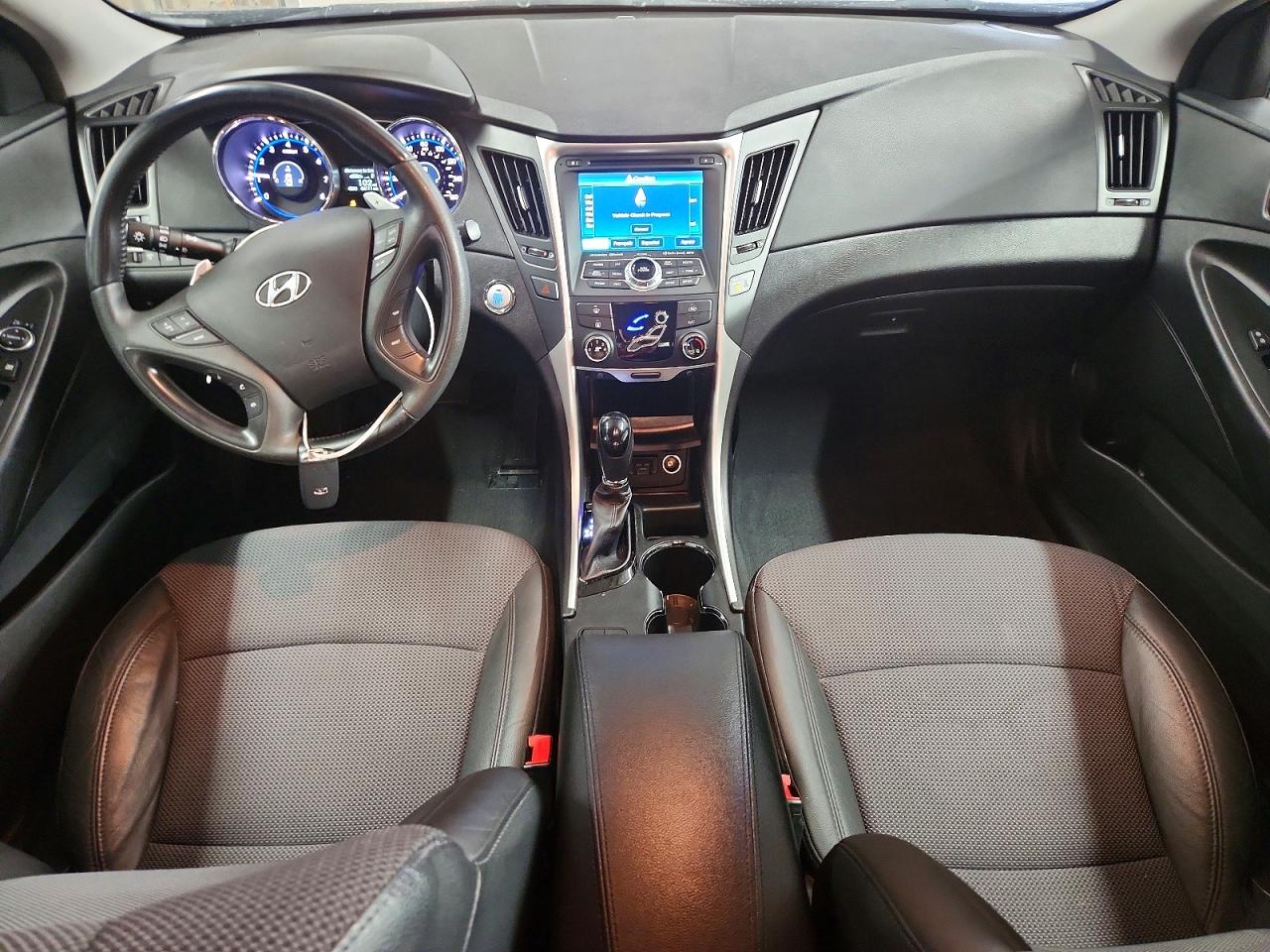 2013 HYUNDAI SONATA SE photo 8