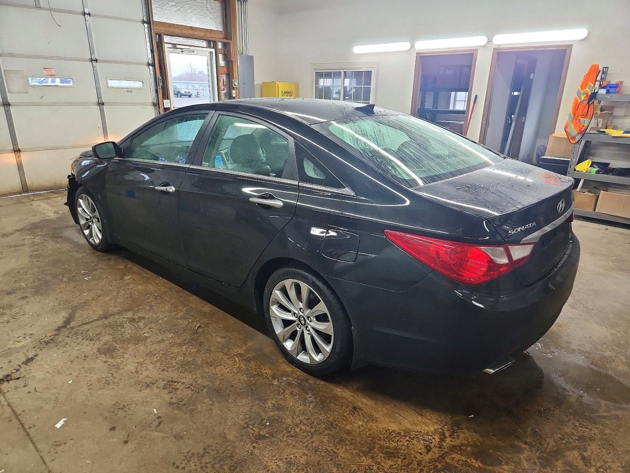 2013 HYUNDAI SONATA SE photo 2