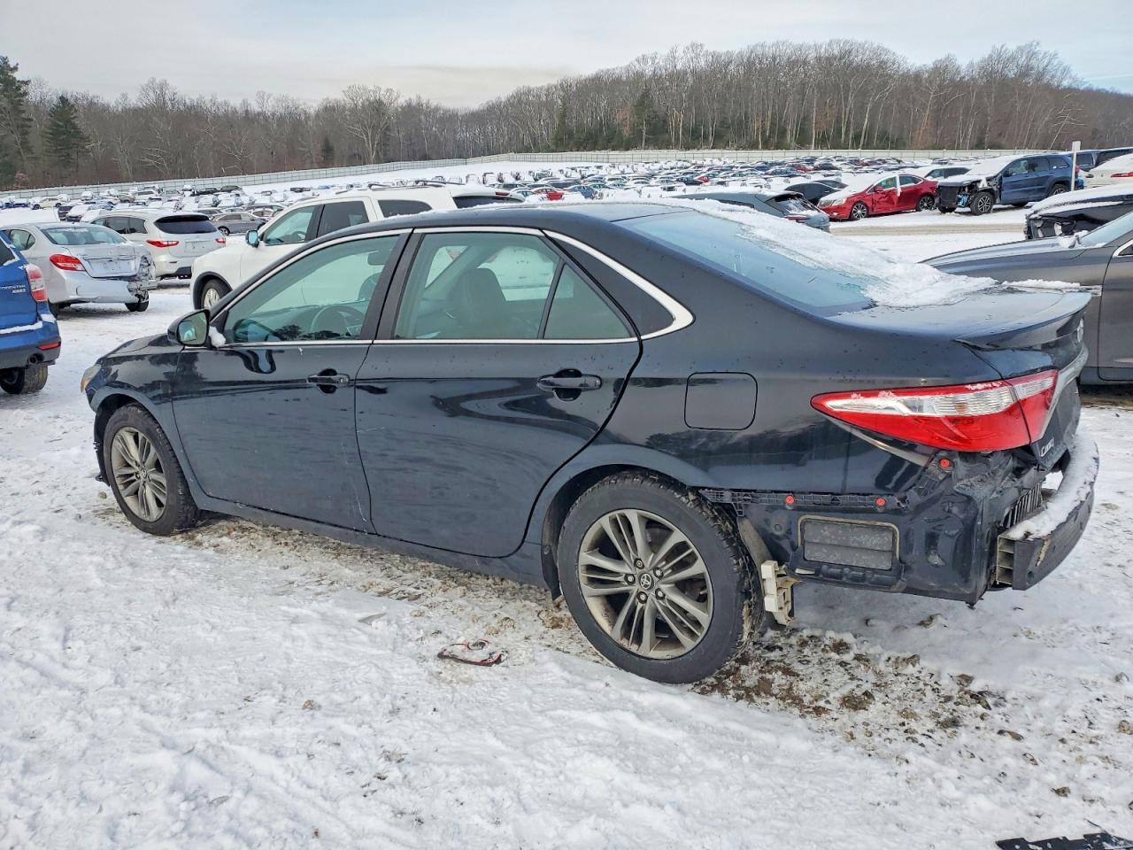 2016 TOYOTA CAMRY LE photo 2