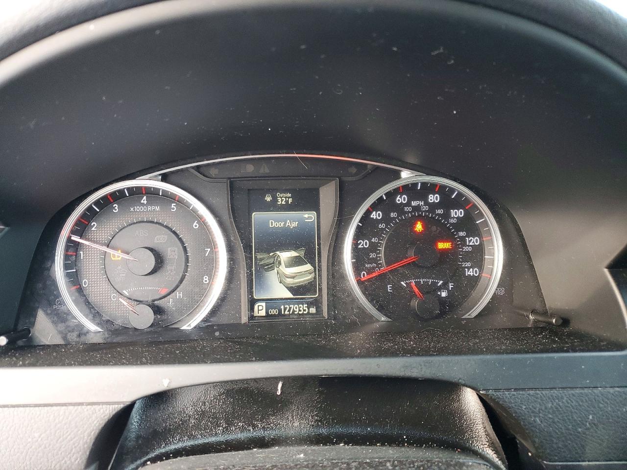 2016 TOYOTA CAMRY LE photo 9