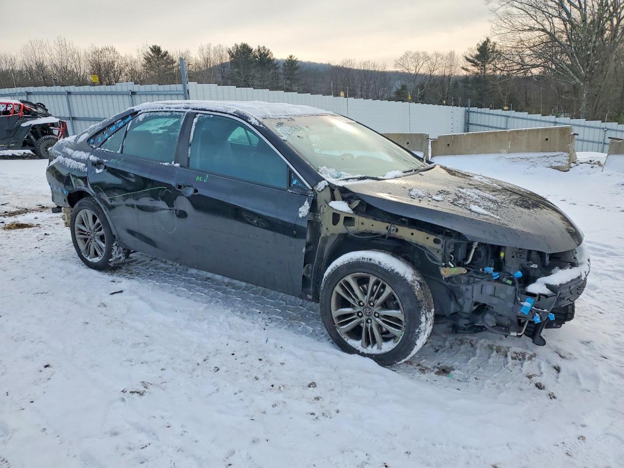2016 TOYOTA CAMRY LE photo 4