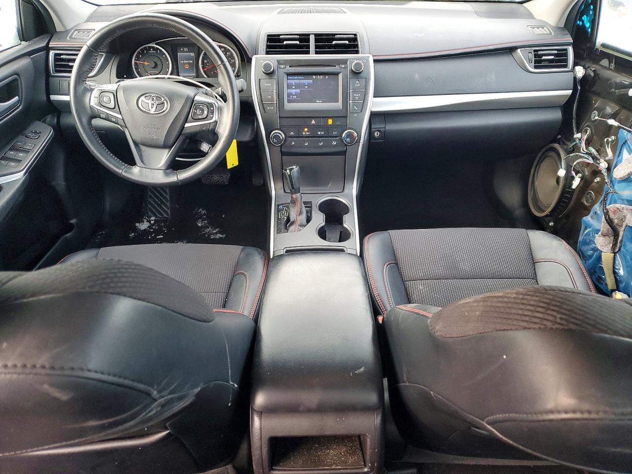 2016 TOYOTA CAMRY LE photo 8