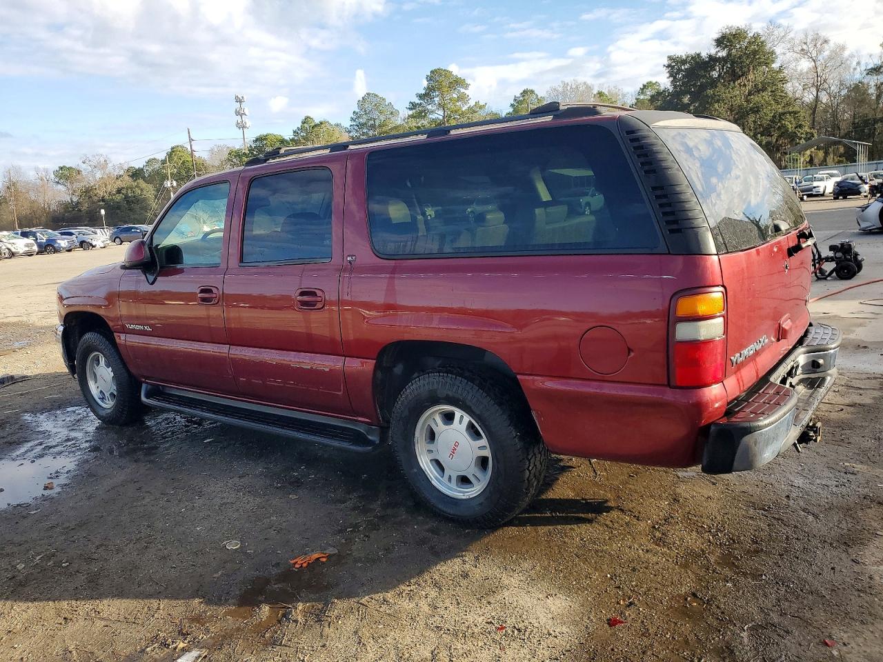 2002 GMC YUKON XL C1500 photo 2