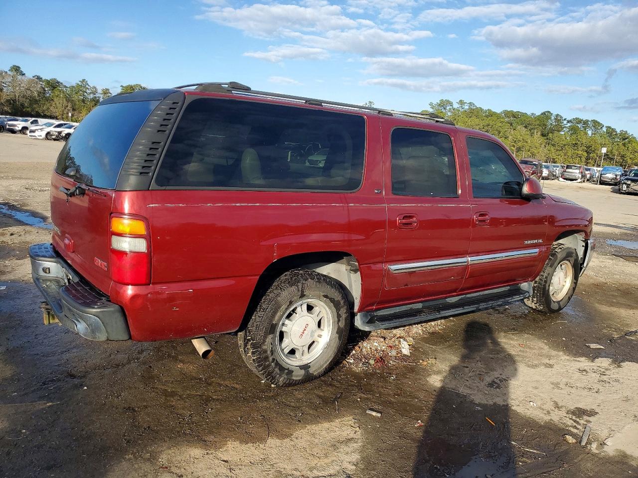 2002 GMC YUKON XL C1500 photo 3