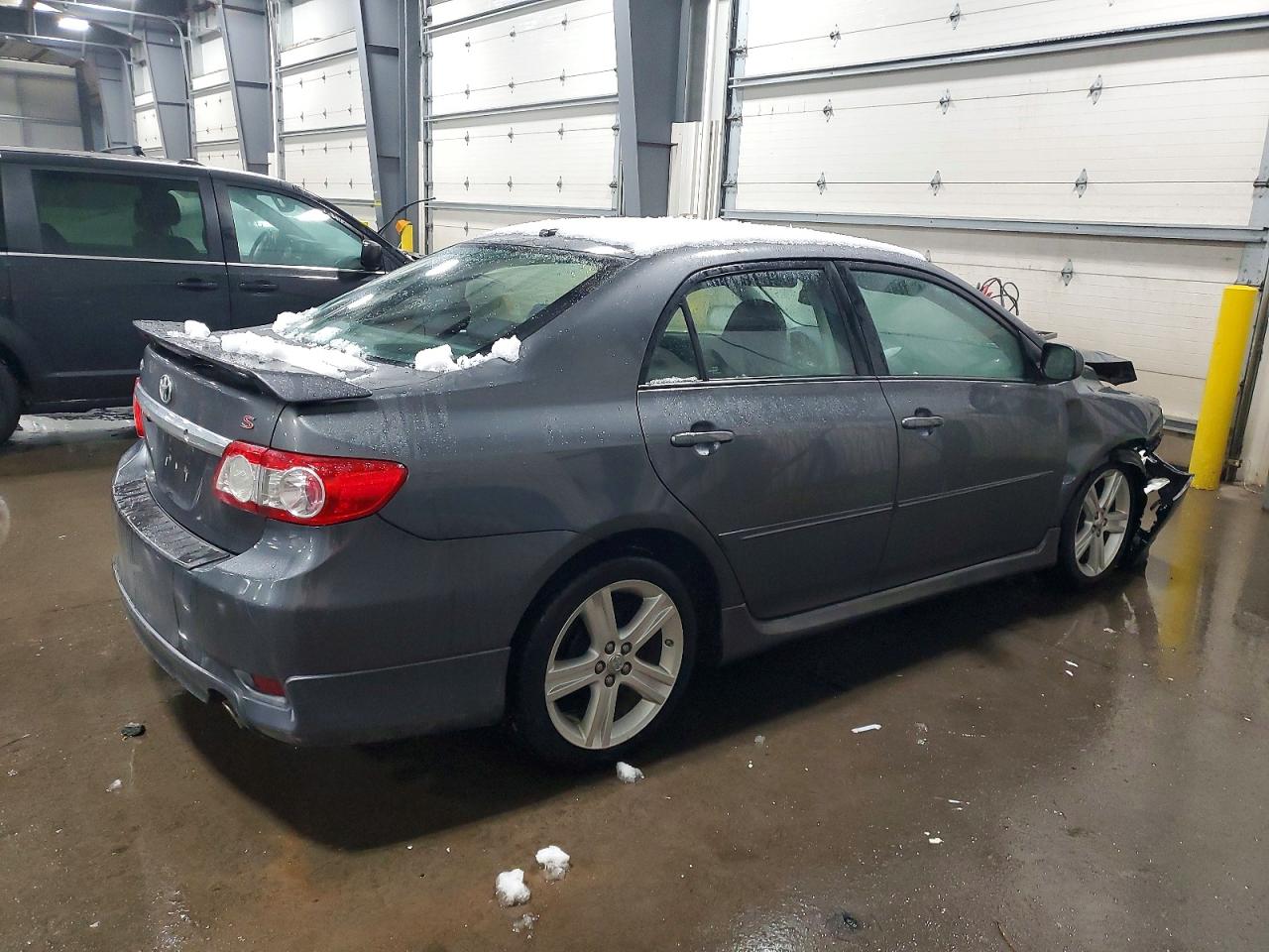 2013 TOYOTA COROLLA BASE photo 3