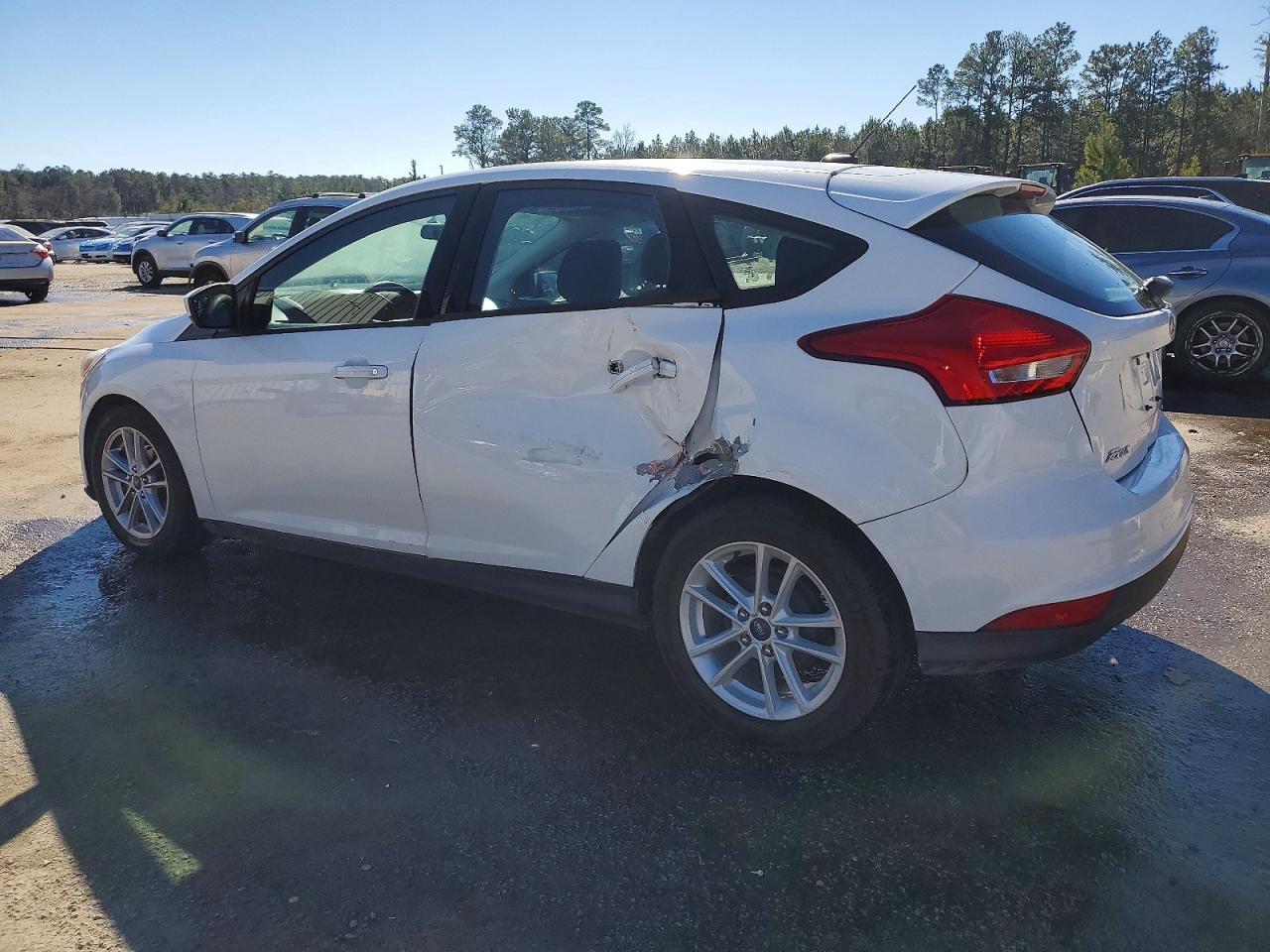 2018 FORD FOCUS SE photo 2