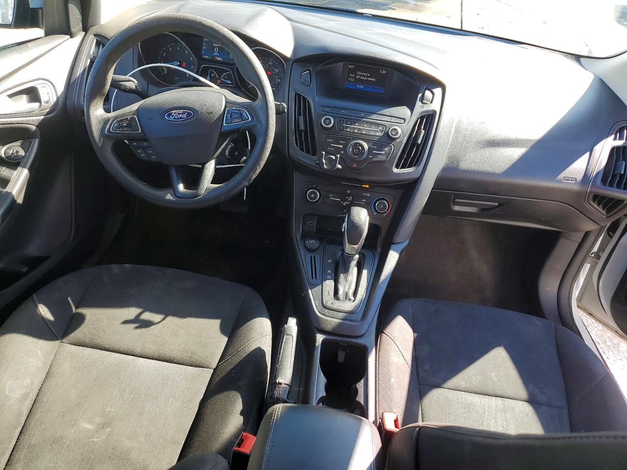 2018 FORD FOCUS SE photo 8
