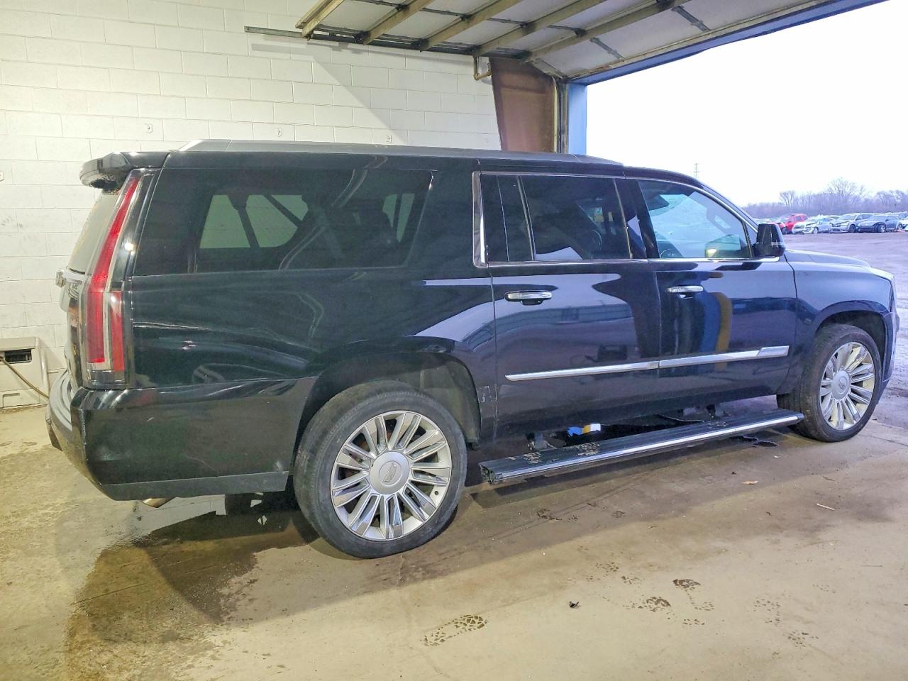 2019 CADILLAC ESCALADE ESV PLATINUM photo 3