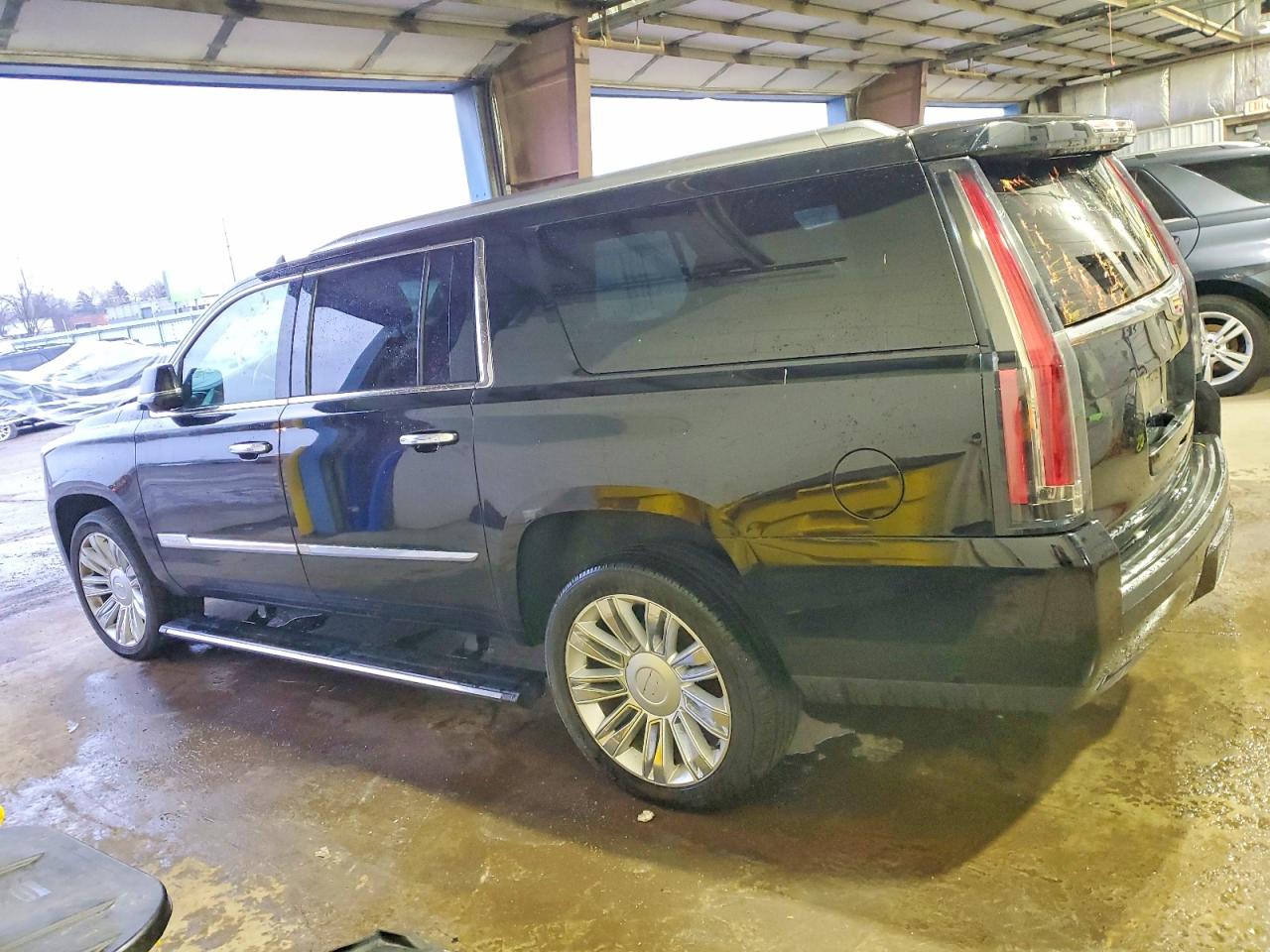 2019 CADILLAC ESCALADE ESV PLATINUM photo 2