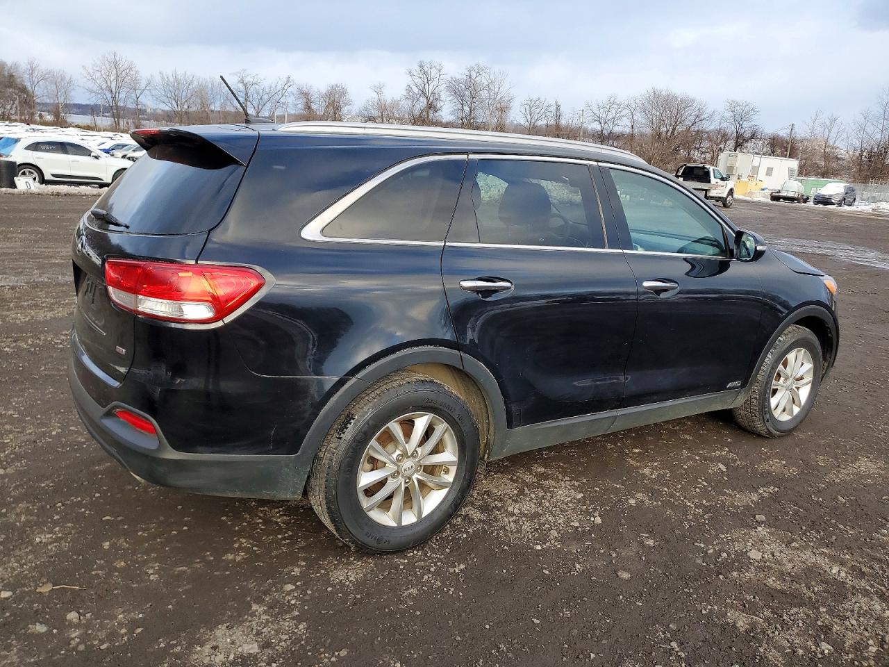 2016 KIA SORENTO LX photo 3