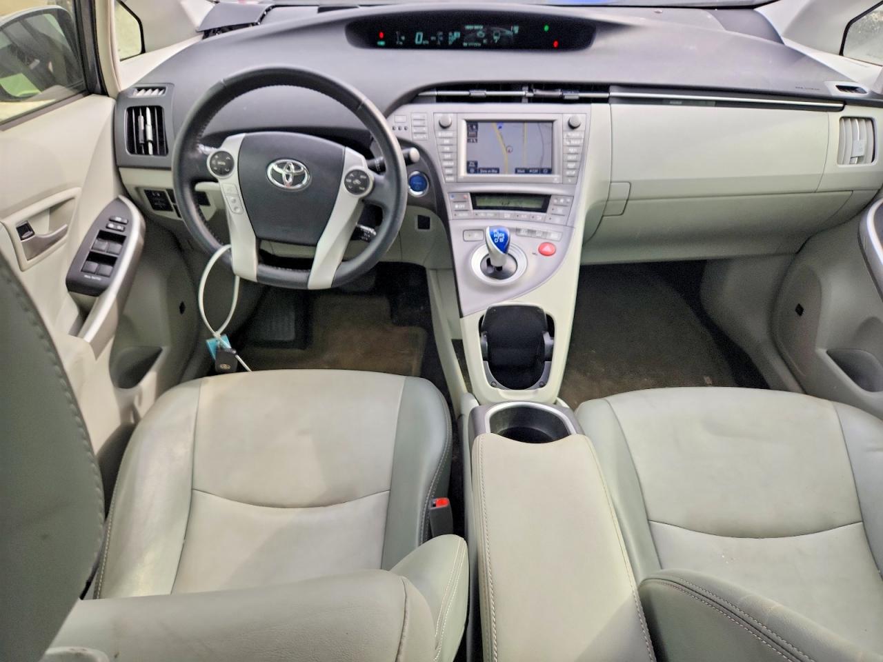 2014 TOYOTA PRIUS photo 8