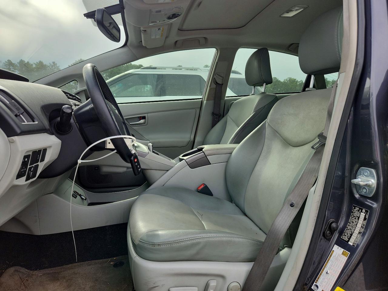 2014 TOYOTA PRIUS photo 7