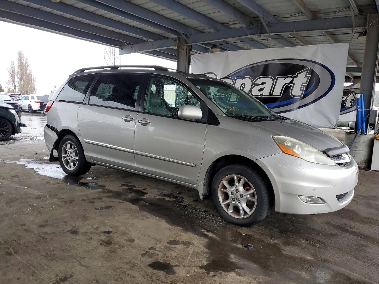 2006 TOYOTA SIENNA XLE photo 7