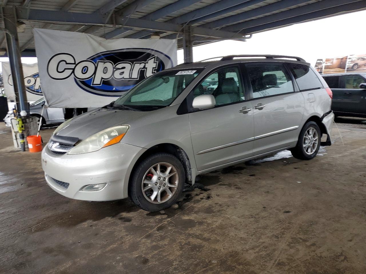2006 TOYOTA SIENNA