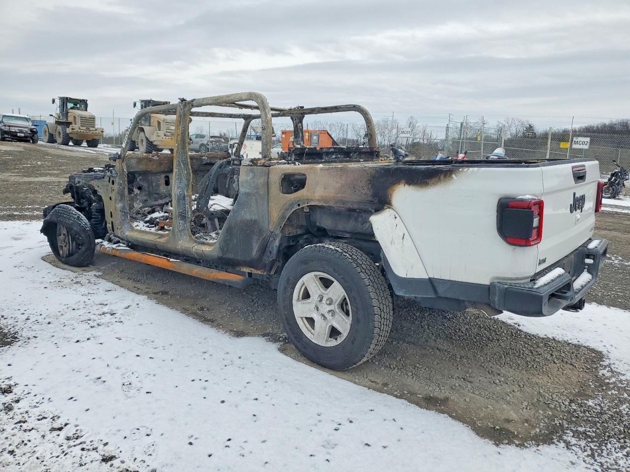 2021 JEEP GLADIATOR SPORT photo 2