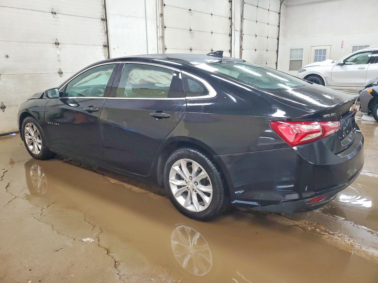2022 CHEVROLET MALIBU LT photo 2
