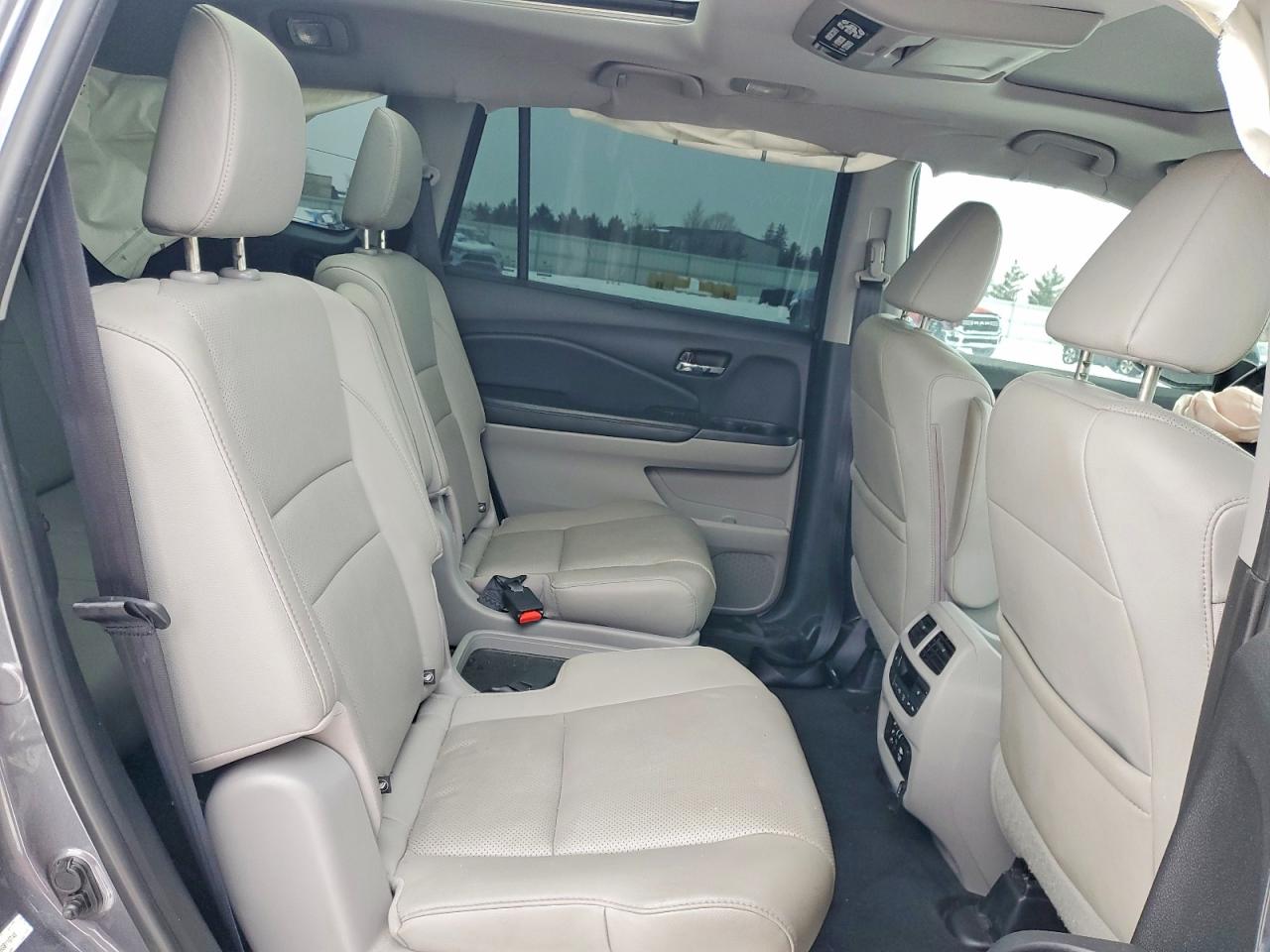 2016 HONDA PILOT ELITE photo 11