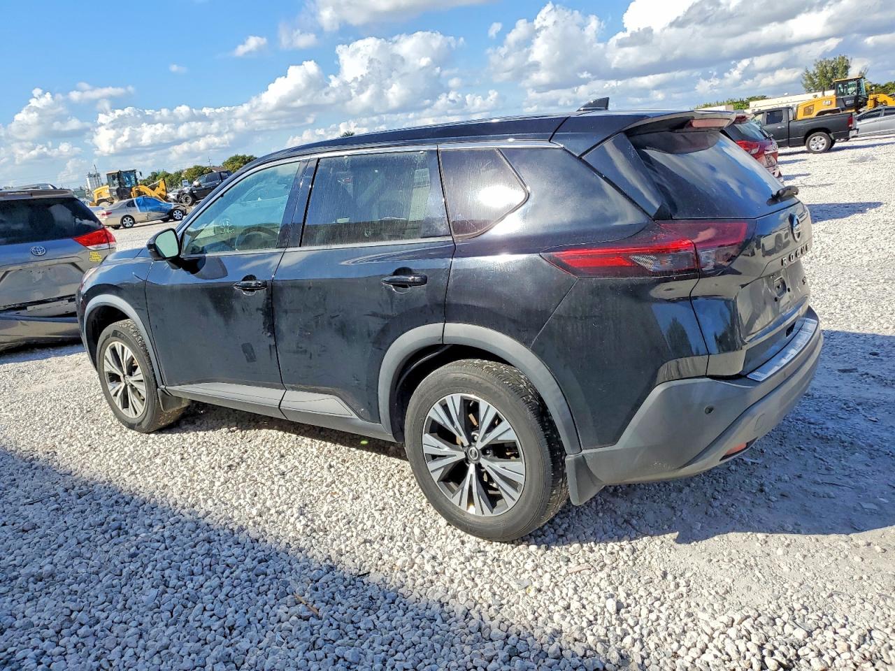 2021 NISSAN ROGUE SV photo 2