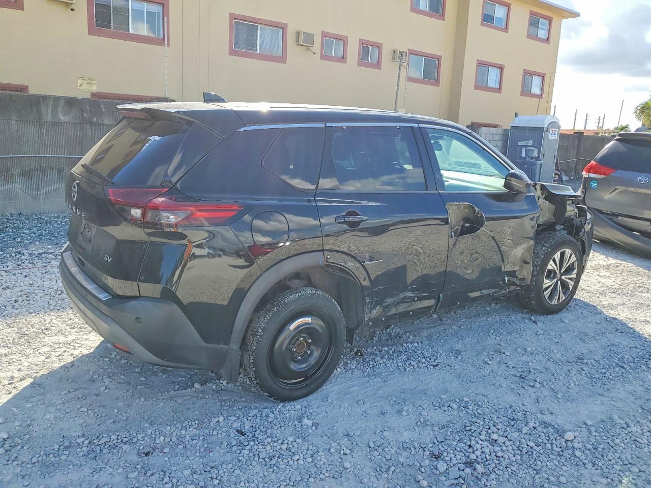 2021 NISSAN ROGUE SV photo 3