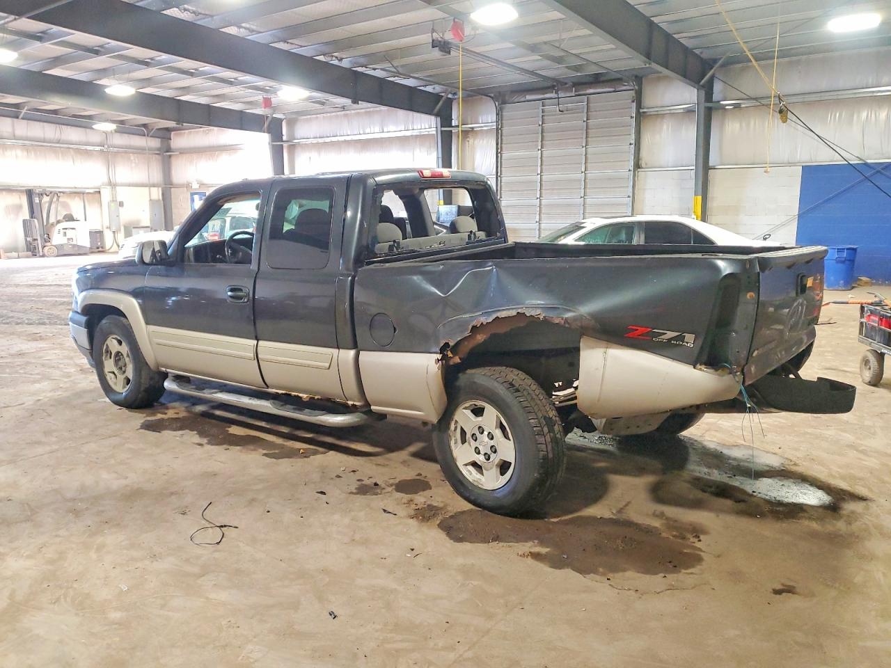 2005 CHEVROLET SILVERADO K1500 photo 2