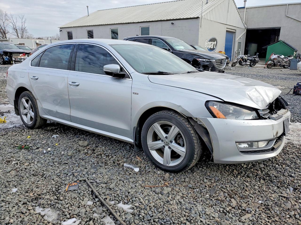 2015 VOLKSWAGEN PASSAT S photo 4