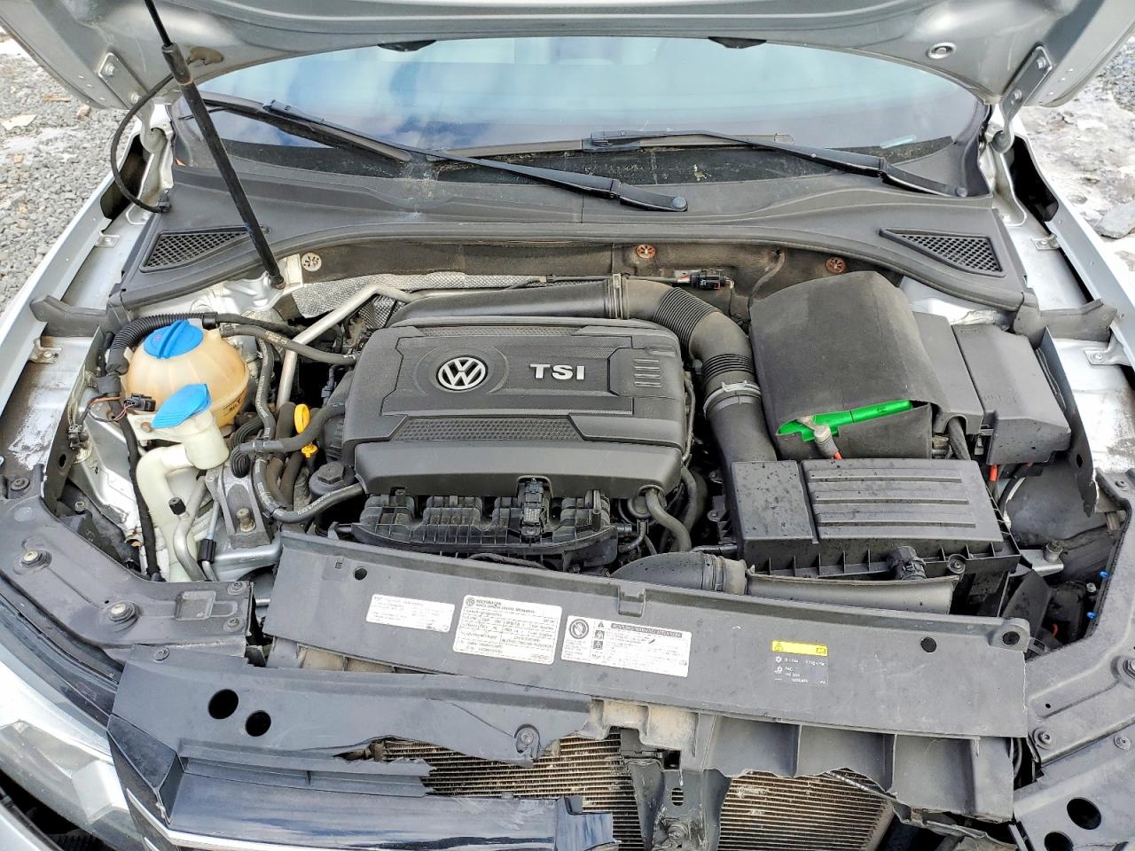 2015 VOLKSWAGEN PASSAT S photo 11