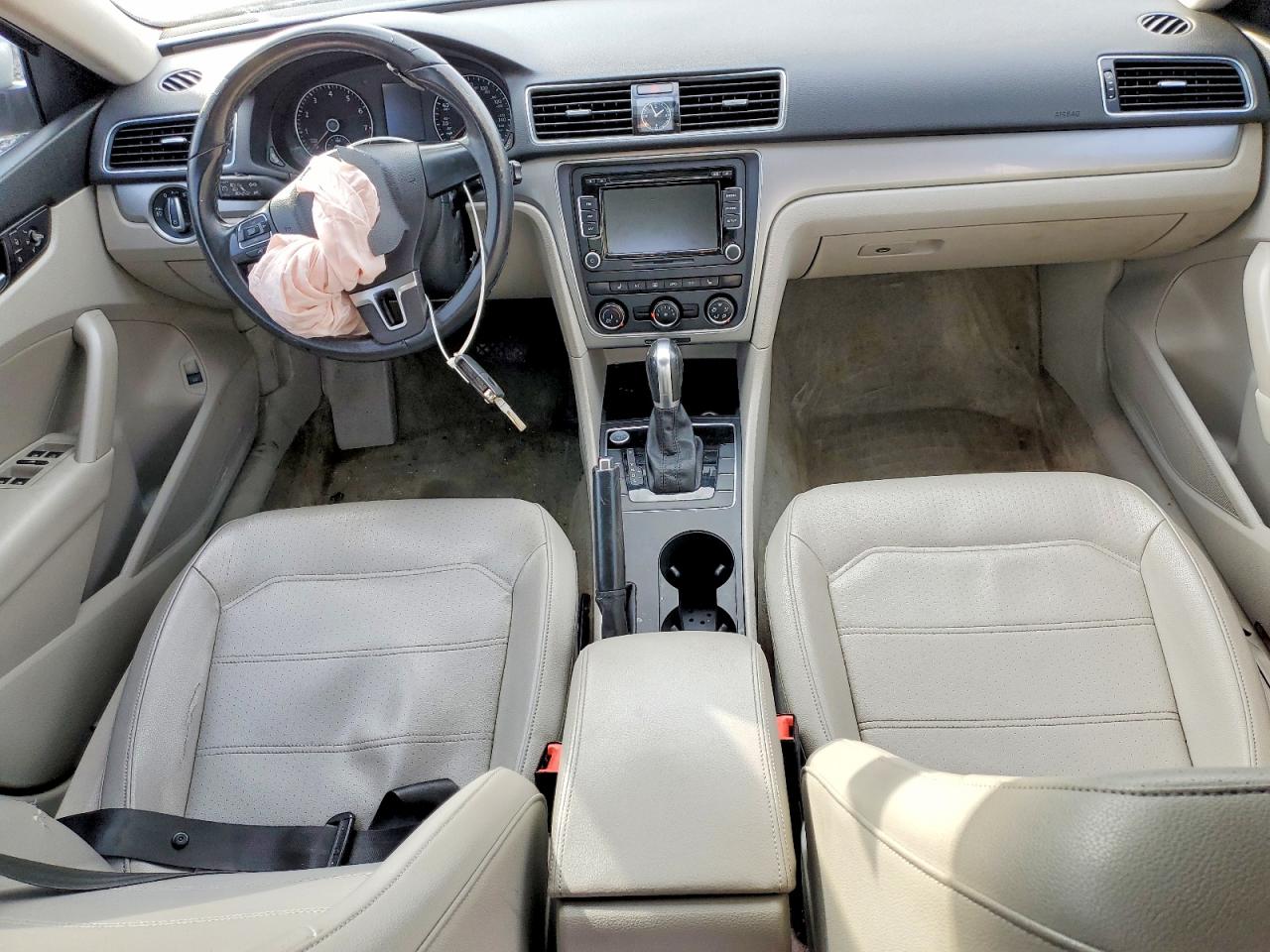 2015 VOLKSWAGEN PASSAT S photo 8