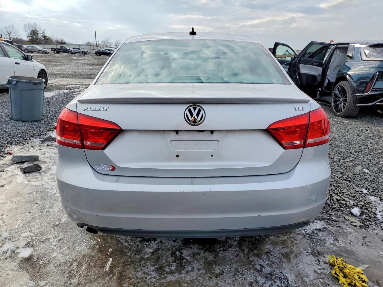 2015 VOLKSWAGEN PASSAT S photo 6